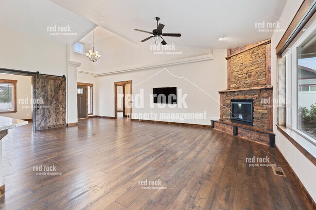 Foto del edificio - 7065 Bent Grass Ln