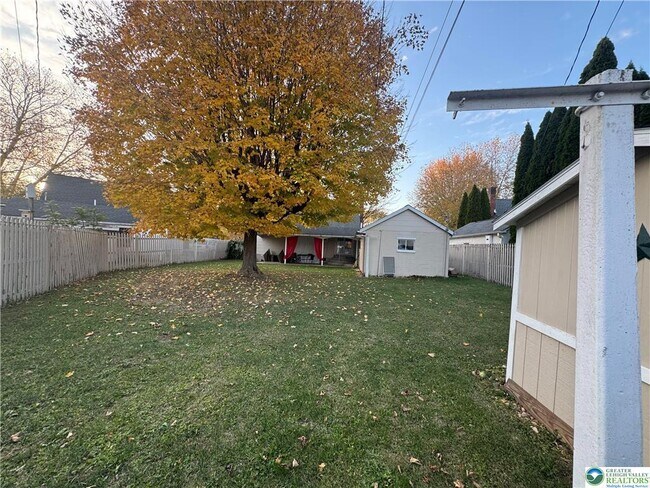 Foto del edificio - 10 Henry Ave