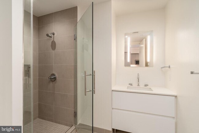 Building Photo - 1630 Columbia Rd NW