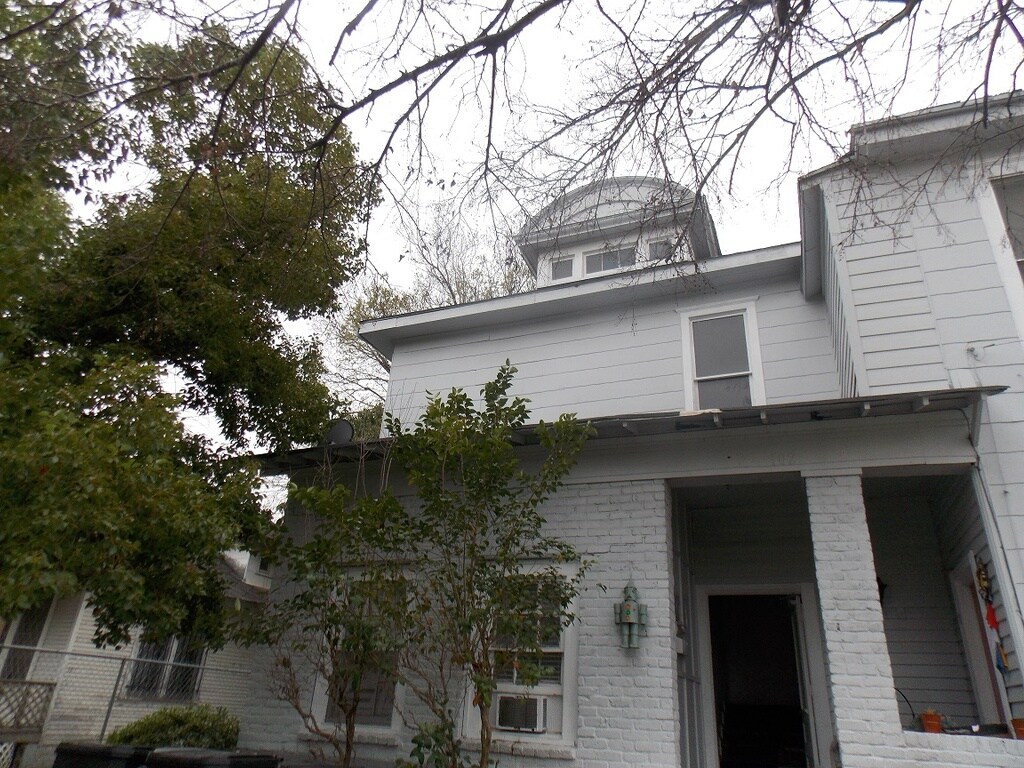 Primary Photo - 102 Bryan St