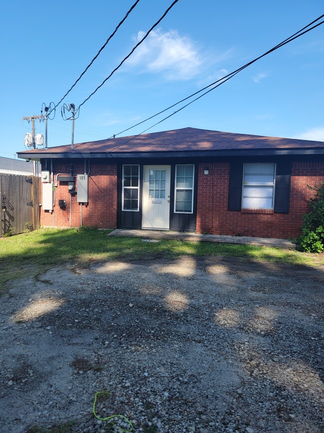 Side Entrance - 107 Shady Ln
