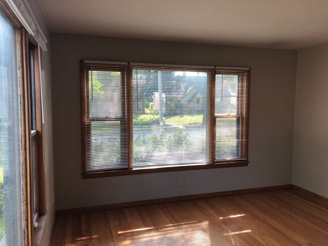 Foto del edificio - 7009 W Lloyd St