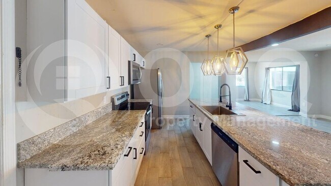 Foto del edificio - 2714 E 21st St