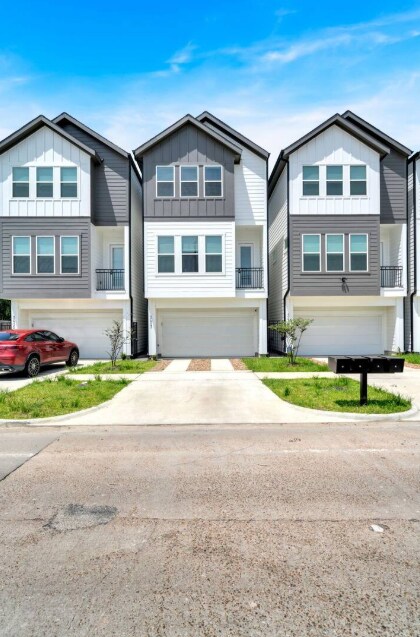 Building Photo - 3417 Yellowstone Blvd