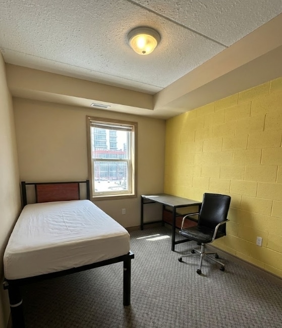 Building Photo - 251-251 Lester St