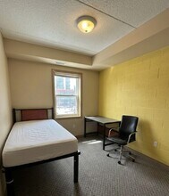 Building Photo - 251-251 Lester St