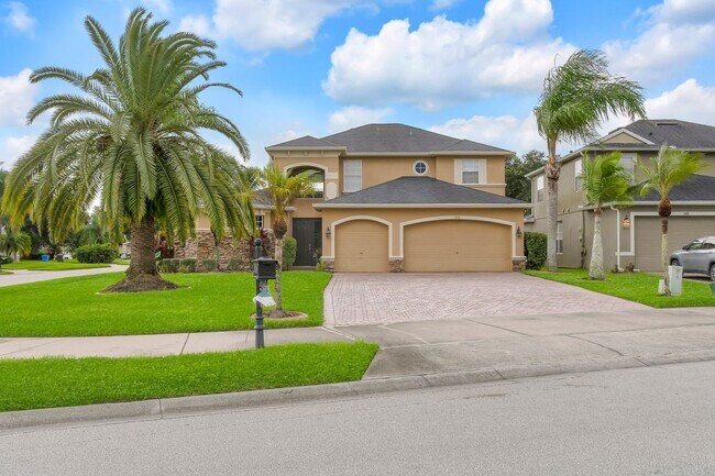 Building Photo - For Rent: Luxurious 4 Bed/3.5 Bath Home wi...