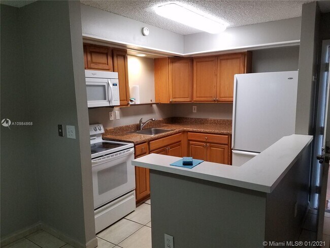 Foto del edificio - 18905 NW 62nd Ave