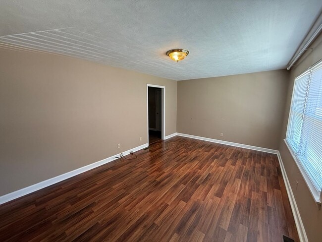 Foto del edificio - 3 Bedroom 1 bath house in Morristown, TN
