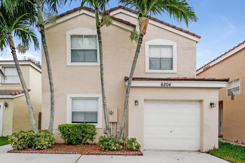 Foto principal - 6204 Seminole Terrace
