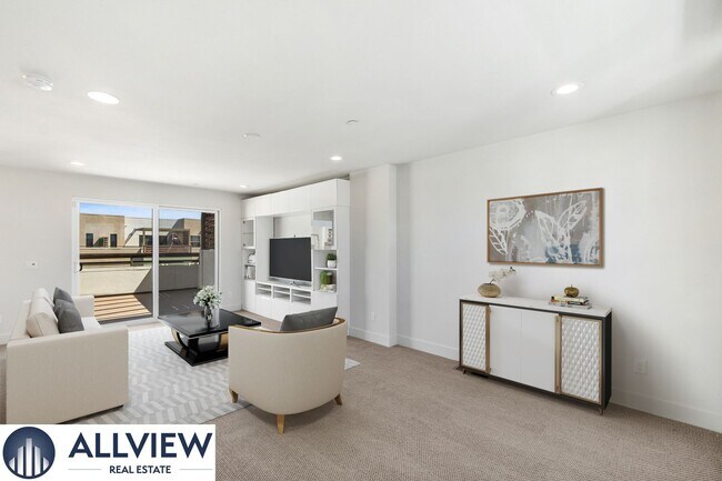 Foto del edificio - Gorgeous 4 Story Townhome Available in the Highly Desired 17 West Community!