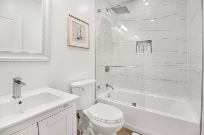 Building Photo - 898 SE 2nd Pl