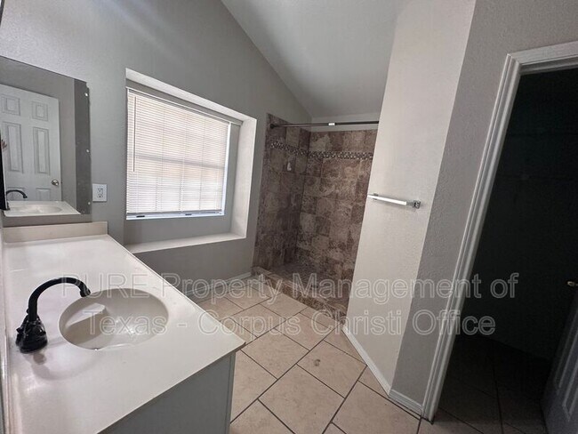 Foto del edificio - 2805 Summer Ridge Dr