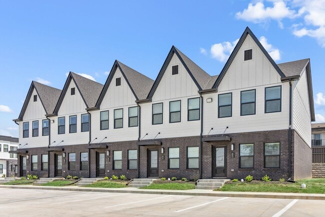 Interior Photo - Hickory Grove Blvd - 111