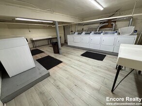 Building Photo - 66 Egmont St