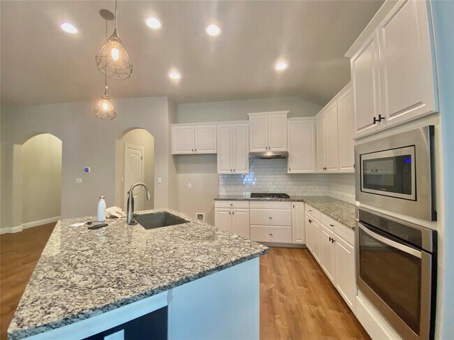 Foto del edificio - 2212 Laurel Arbor Dr