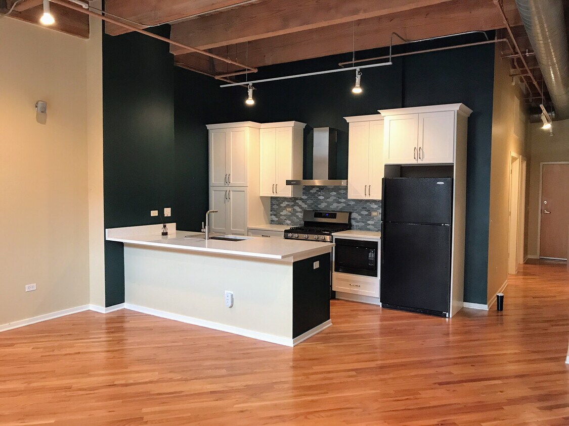Foto principal - 1040 W Adams St