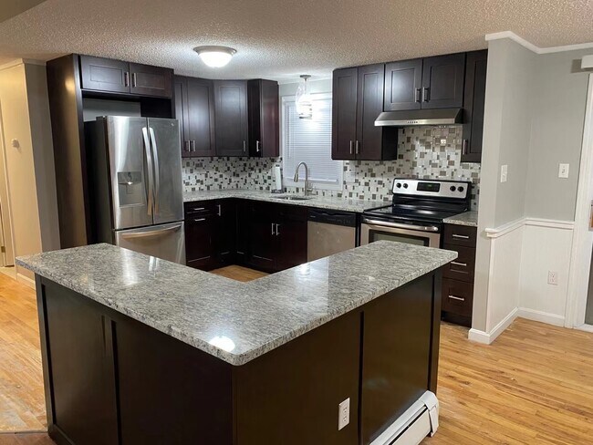 Kitchen with dinner bar - 119 Jacksonia Dr