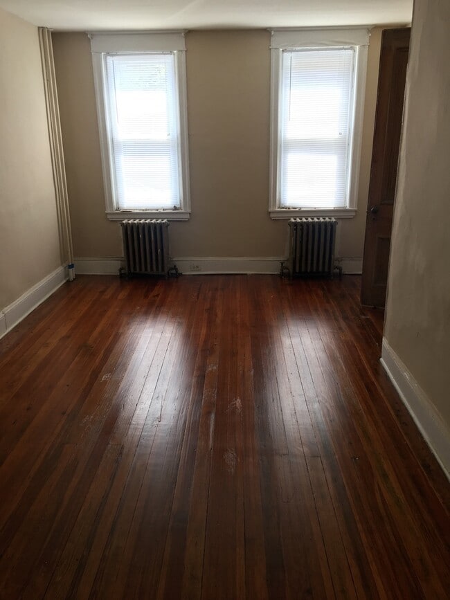 Living room, looking into bedroom - 1221 Ellsworth St