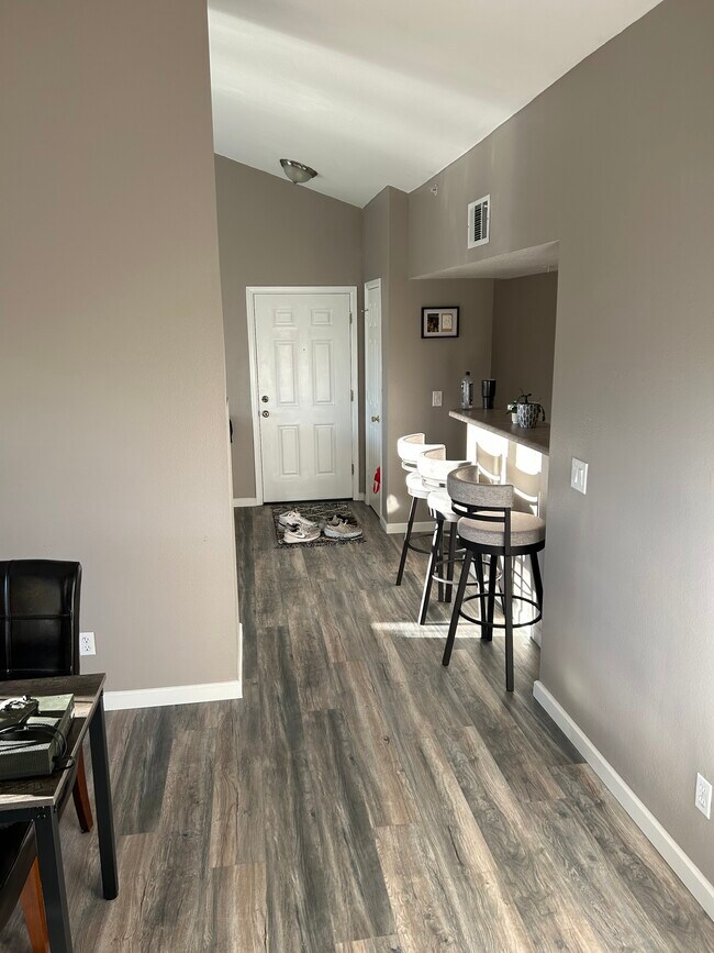 Front hallway - 12770 Ironstone Way