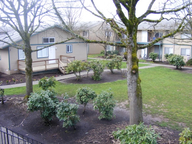 Building Photo - Garden Villa