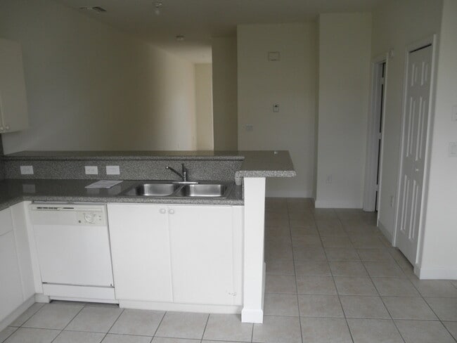 Foto del edificio - SHOMA TOWNHOUSES AT ROYAL PALM