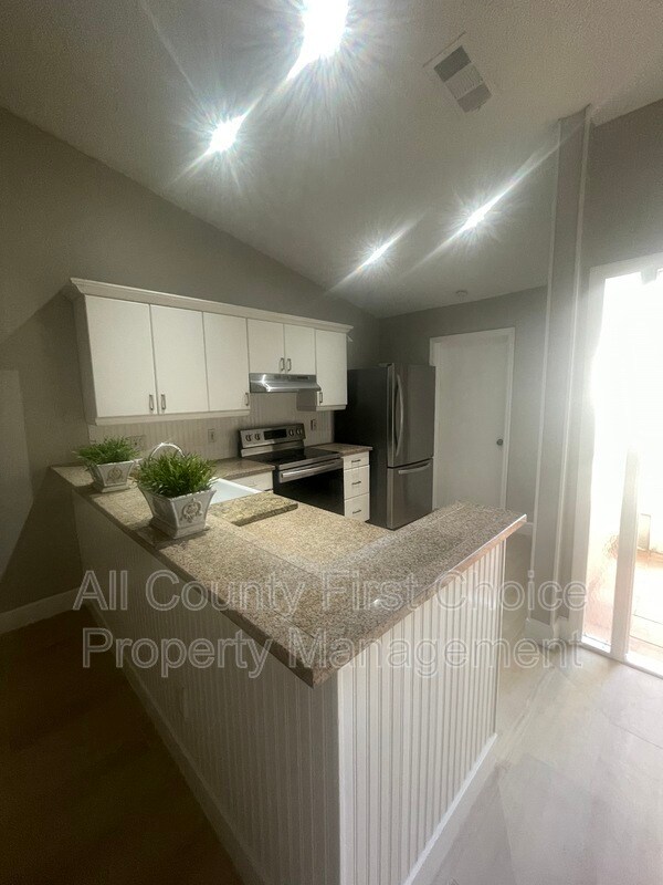 Foto del edificio - 220 Phlox Dr