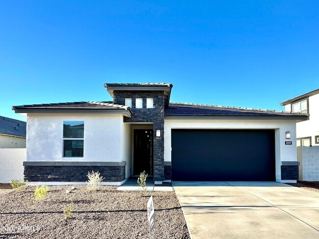 Building Photo - 6949 W Buckhorn Trail