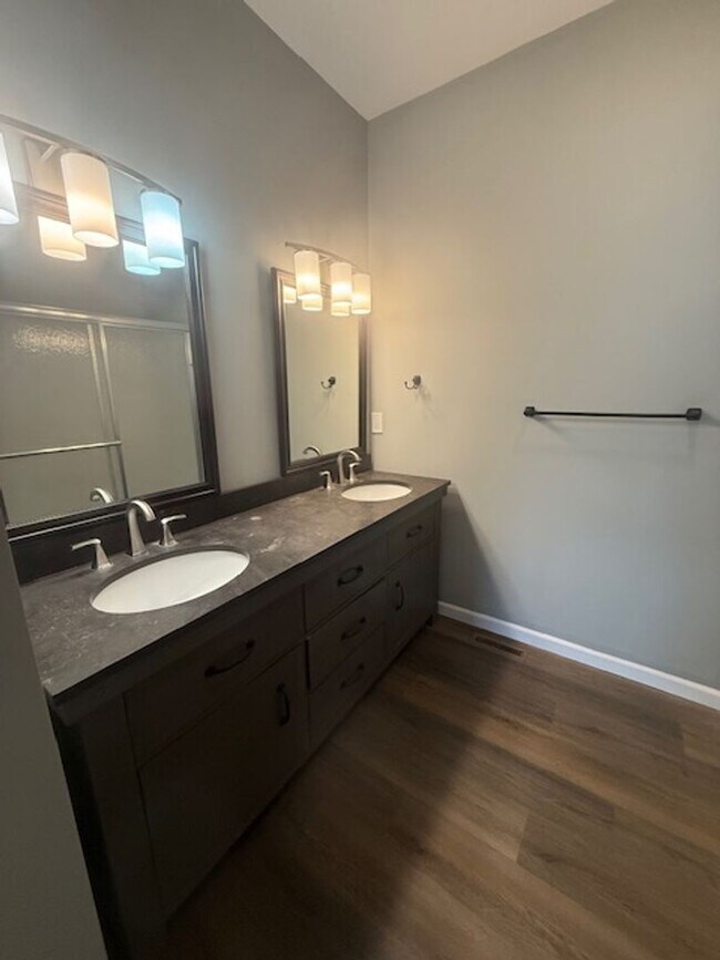 Foto del edificio - Charming 3-bedroom/2-bathroom single famil...