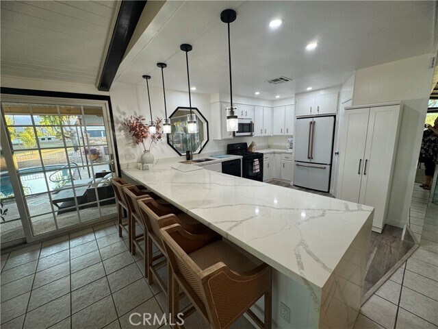 Foto del edificio - 38250 Azalea Dr