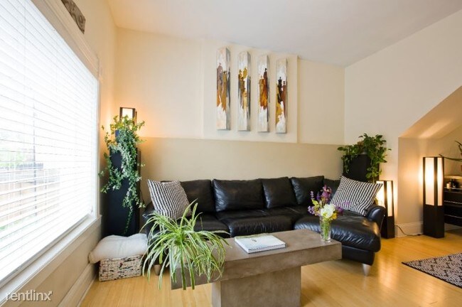 Building Photo - 5 br, 2 bath House - 3644 Lipan St