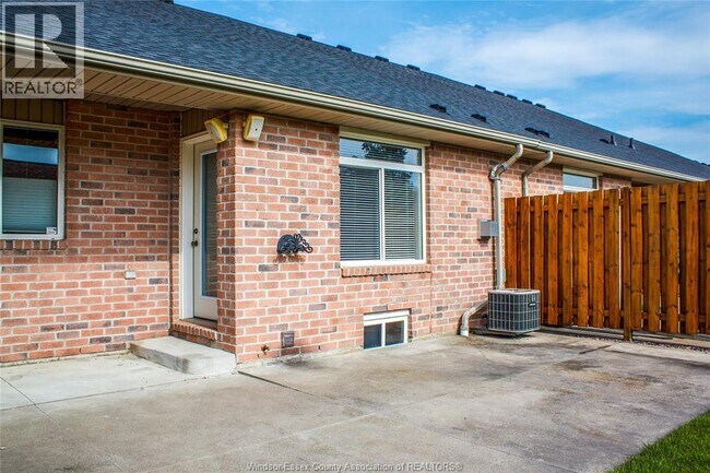 Photo du bâtiment - 1995 Venetian Ave