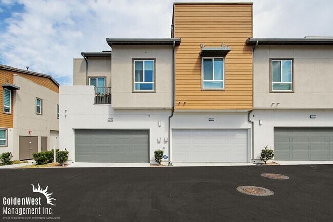 Foto del edificio - Modern 3Bdm 2.5Ba Unfurnished Town-Home in the Soltaire Community!