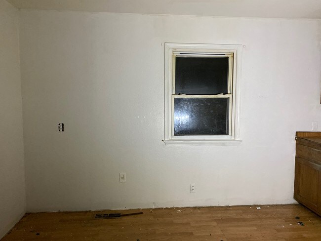 Building Photo - 116 W Park St