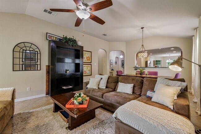 Foto del edificio - 601 Middle Creek Dr
