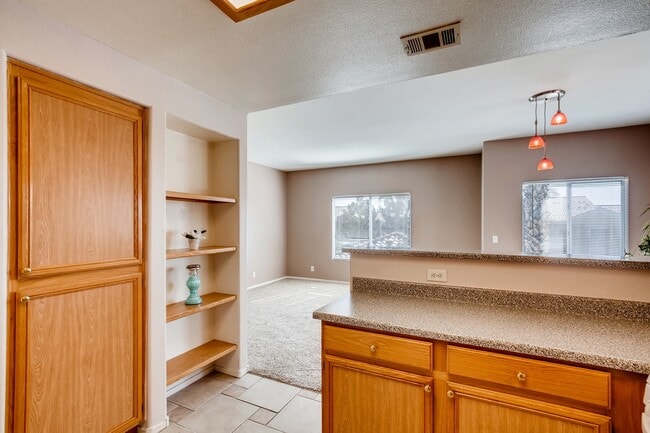 Building Photo - Stunning 2 BR in beautiful location