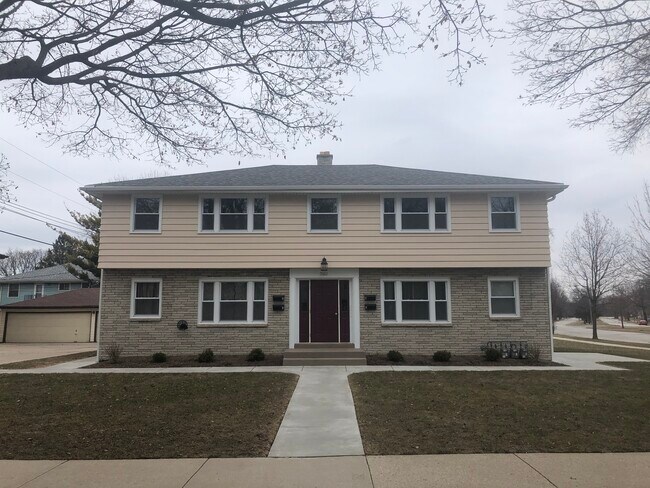 Building Photo - 7421 W Fernwood Cir