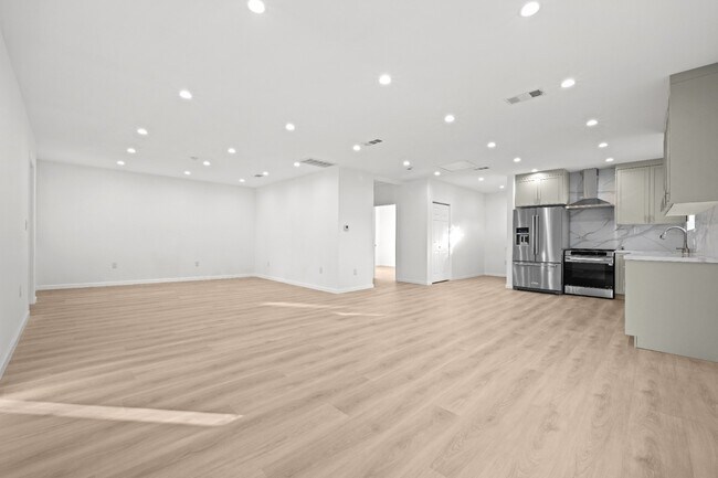 Building Photo - NEWLY RENOVATED | 2 Bedroom 2 Bath ADU | PRIME PICO-ROBERTSON AREA