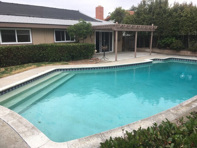 Foto del edificio - Lovely 4 bed / 2.5 bath University City Home