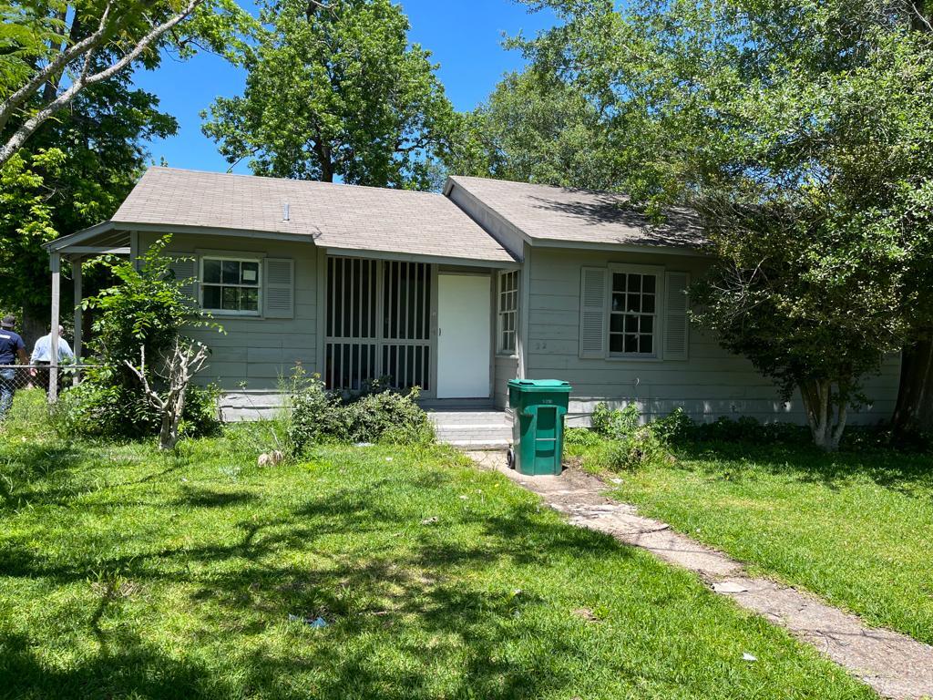 Primary Photo - 22 E Lutcher Ave