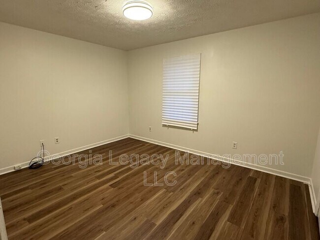 Foto del edificio - 365 Fowler Dr