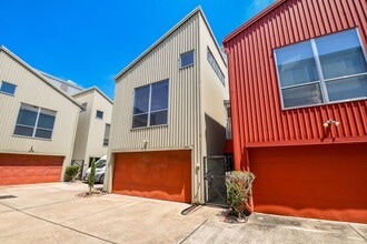 Building Photo - 824 Robin St