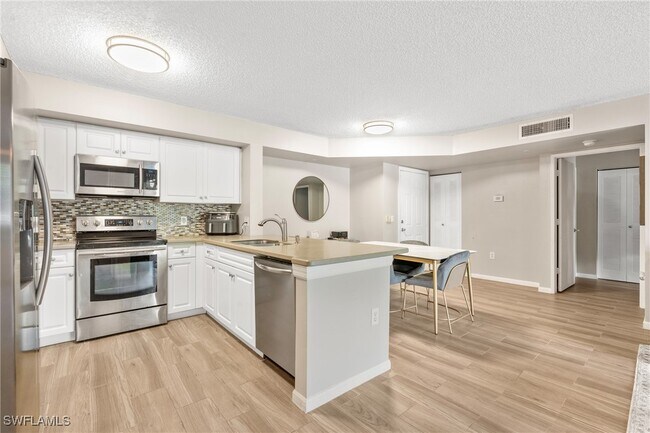 Foto del edificio - 1150 Wildwood Lakes Blvd