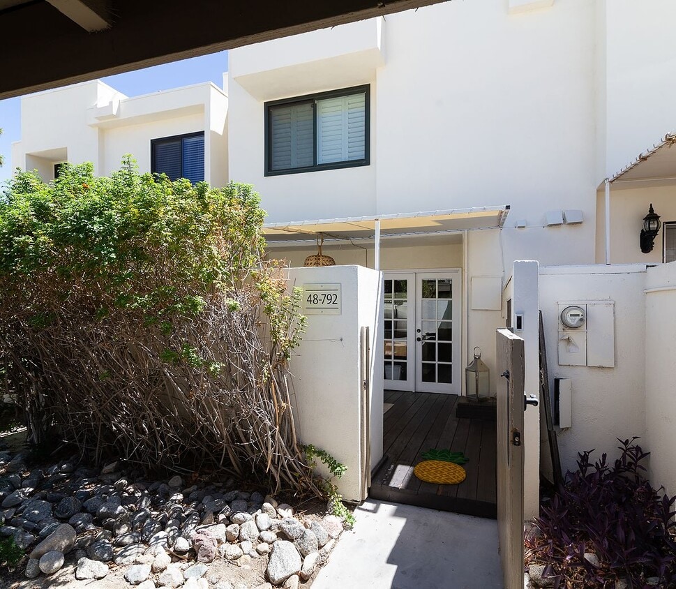 Foto principal - 48792 Desert Flower Dr