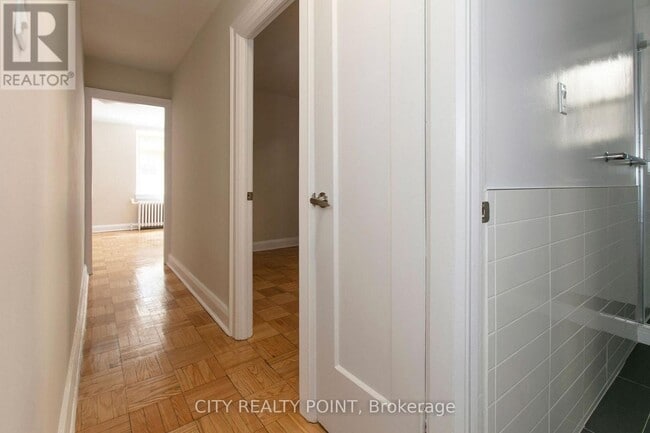 Photo du bâtiment - 394-394 Avenue Rd