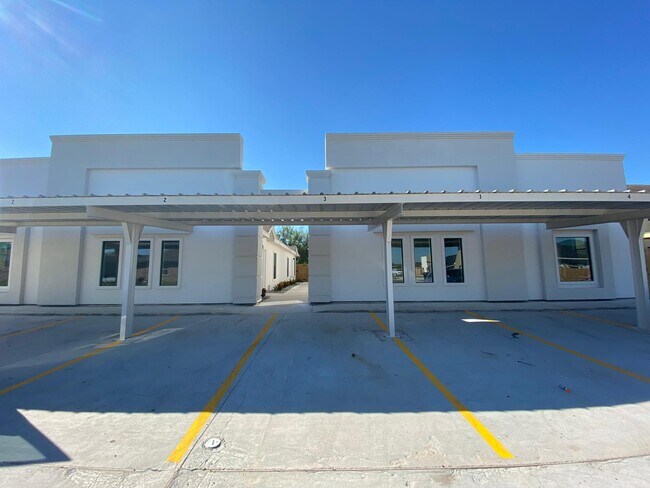Building Photo - 803 S Los Ebanos Rd