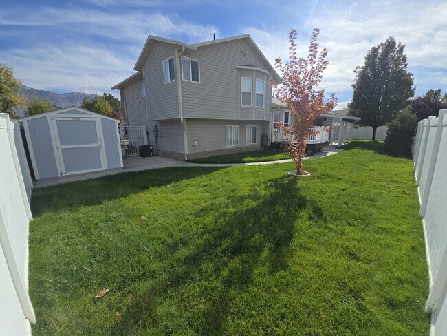 Building Photo - 1361 N 325 E