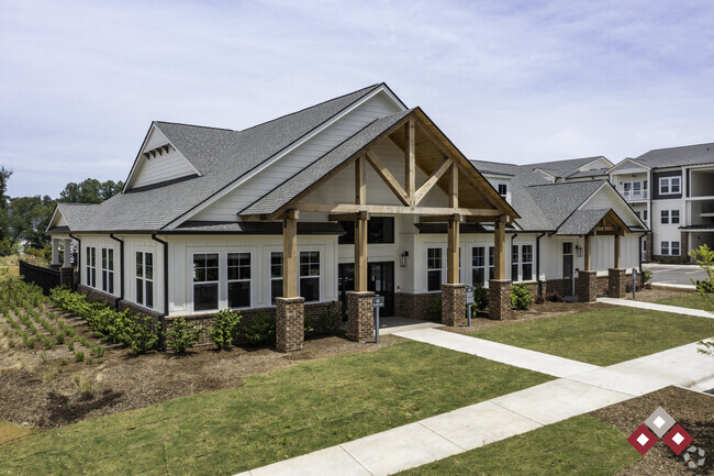 Building Photo - The Summit Hendersonville