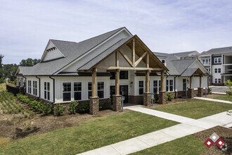 Building Photo - The Summit Hendersonville