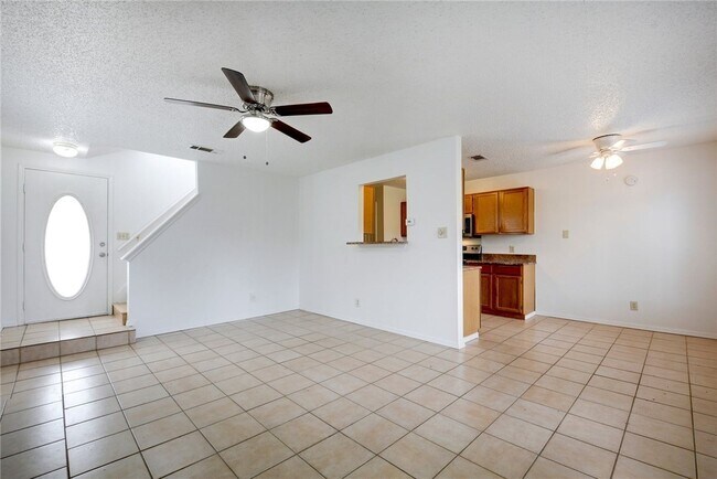 Foto del edificio - 6102 Parkwood Dr